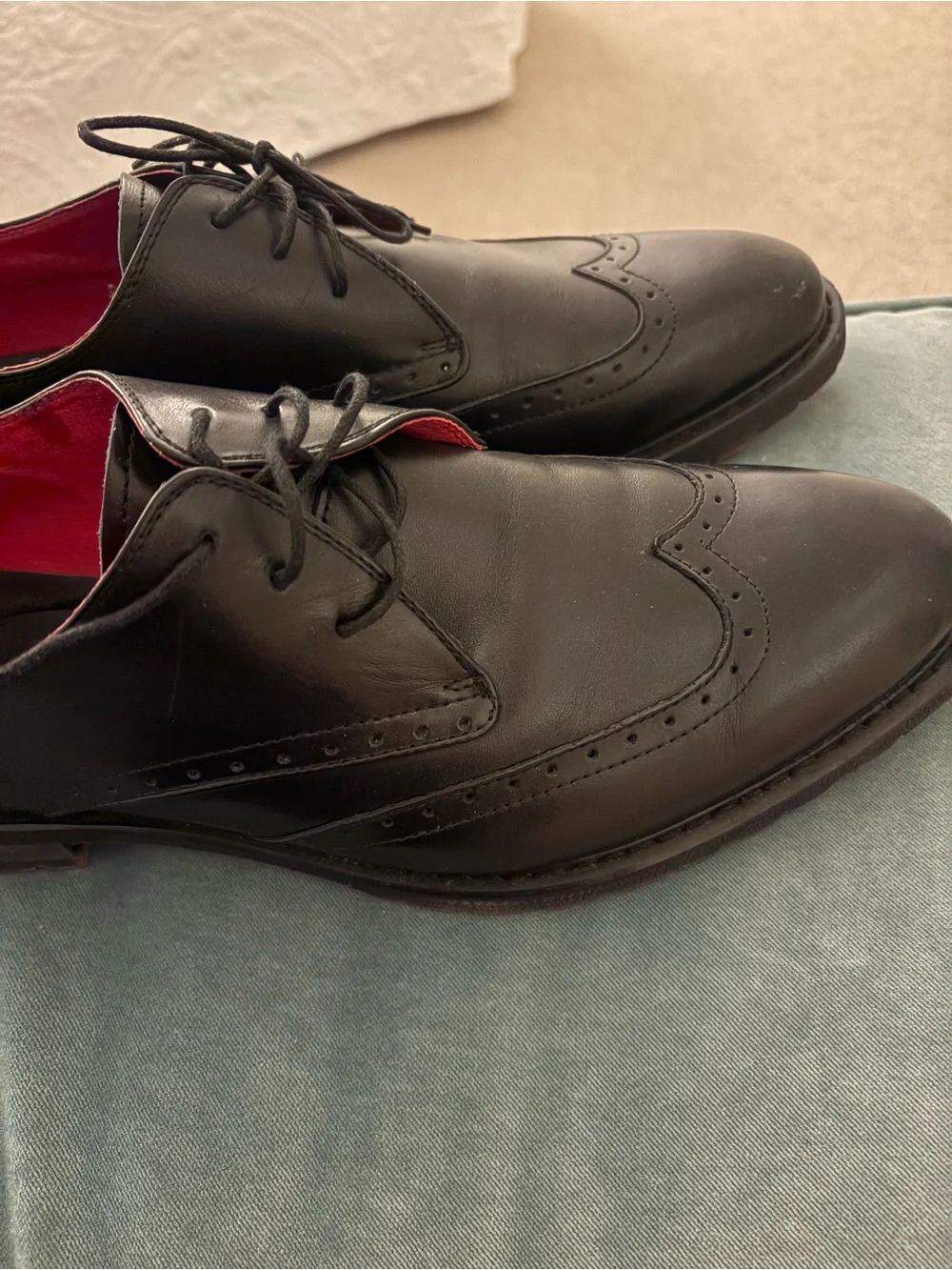 Robert Wayne Black Leather Wingtip Oxfords with Red Lining